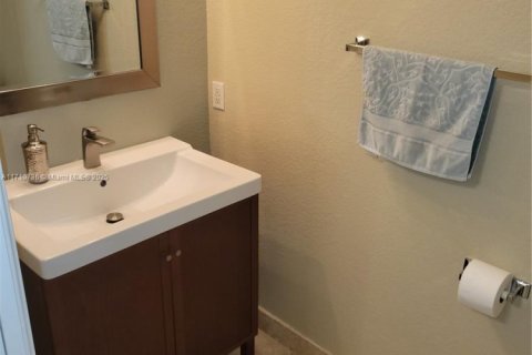 Villa ou maison à vendre à Lauderdale-by-the-Sea, Floride: 2 chambres, 160.16 m2 № 1961643 - photo 16