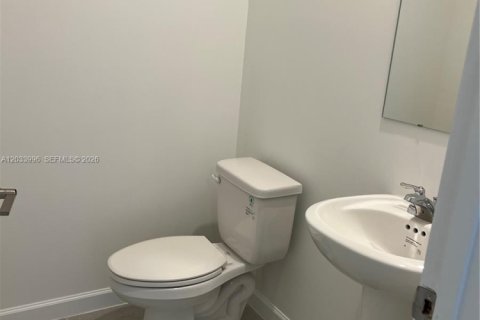 Снять в аренду таунхаус в Флорида-Сити, Флорида 3 спальни, 150.04м2, № 2145768 - фото 7