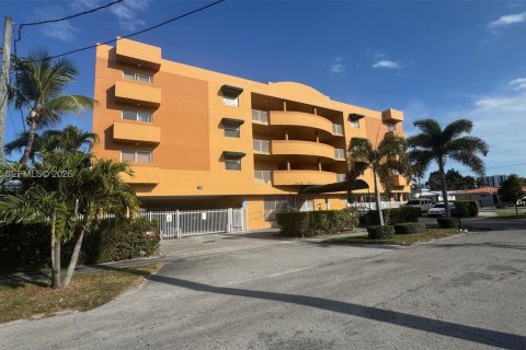 Кондоминиум с 1 спальней в Майами, Флорида № 2040657