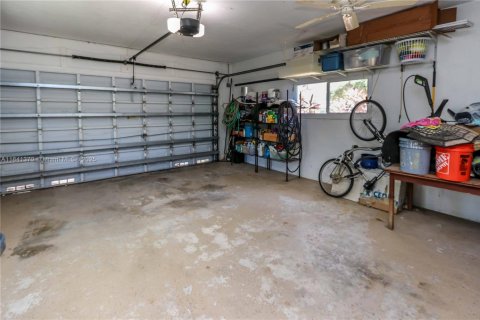 House in Hollywood, Florida 3 bedrooms, 184.41 sq.m. № 1833746 - photo 23