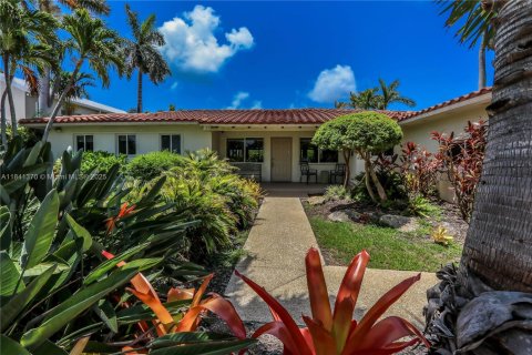 House in Hollywood, Florida 3 bedrooms, 184.41 sq.m. № 1833746 - photo 2