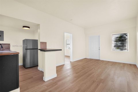 Apartamento en alquiler en North Miami, Florida, 1 dormitorio, 88.26 m2 № 2023737 - foto 2