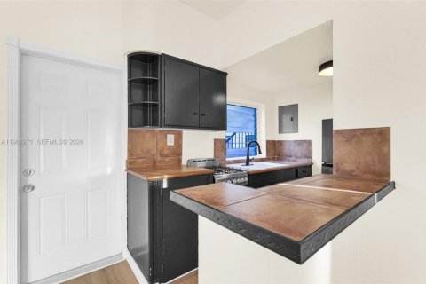 Apartamento en alquiler en North Miami, Florida, 1 dormitorio, 88.26 m2 № 2023737 - foto 6