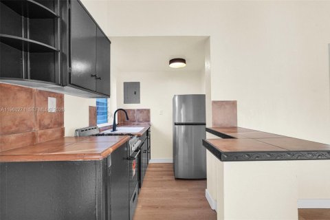 Apartamento en alquiler en North Miami, Florida, 1 dormitorio, 88.26 m2 № 2023737 - foto 3