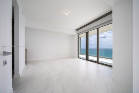 Condo in Sunny Isles Beach, Florida, 2 bedrooms № 1959861 - photo 7