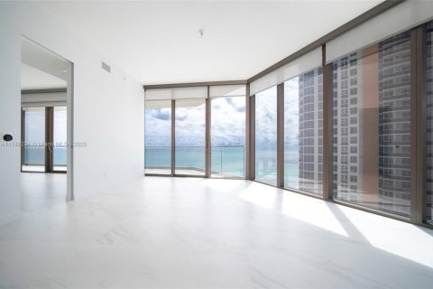 Condo in Sunny Isles Beach, Florida, 2 bedrooms № 1959861 - photo 9