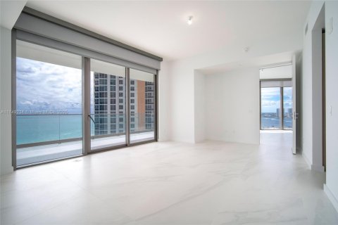 Condo in Sunny Isles Beach, Florida, 2 bedrooms № 1959861 - photo 15