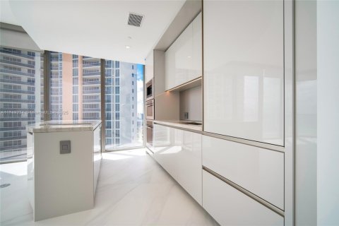 Condo in Sunny Isles Beach, Florida, 2 bedrooms № 1959861 - photo 12