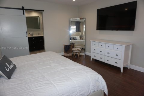 Casa en alquiler en Miami, Florida, 4 dormitorios, 212.56 m2 № 1992000 - foto 28