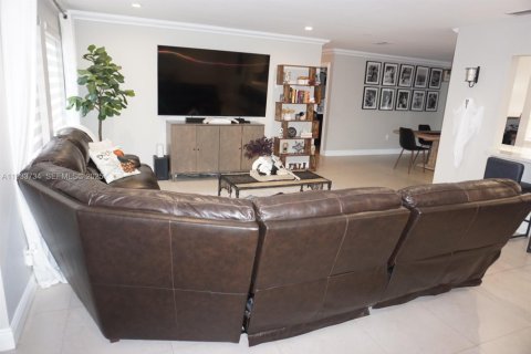 Casa en alquiler en Miami, Florida, 4 dormitorios, 212.56 m2 № 1992000 - foto 5