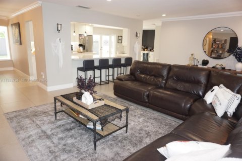 Casa en alquiler en Miami, Florida, 4 dormitorios, 212.56 m2 № 1992000 - foto 12