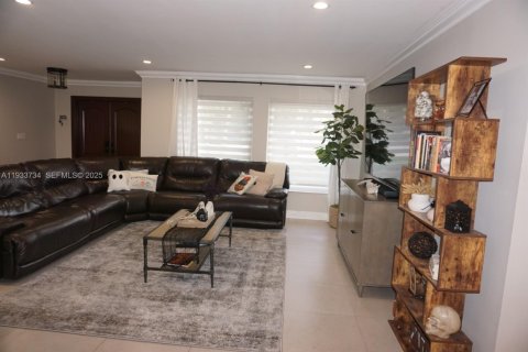 Casa en alquiler en Miami, Florida, 4 dormitorios, 212.56 m2 № 1992000 - foto 8