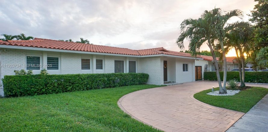 Casa en Miami, Florida 4 dormitorios, 212.56 m2 № 1992000