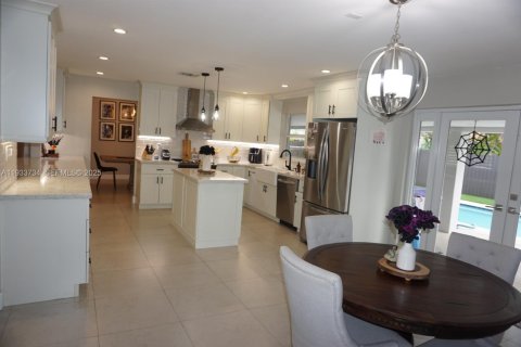 Casa en alquiler en Miami, Florida, 4 dormitorios, 212.56 m2 № 1992000 - foto 16