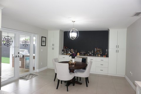 Casa en alquiler en Miami, Florida, 4 dormitorios, 212.56 m2 № 1992000 - foto 7