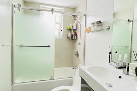 Apartamento en alquiler en Miami Beach, Florida, 1 dormitorio, 56.02 m2 № 1963608 - foto 15