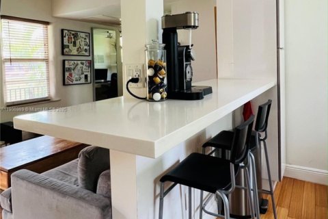 Apartamento en alquiler en Miami Beach, Florida, 1 dormitorio, 56.02 m2 № 1963608 - foto 11