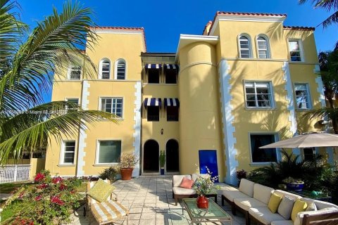 Apartamento en alquiler en Miami Beach, Florida, 1 dormitorio, 56.02 m2 № 1963608 - foto 1