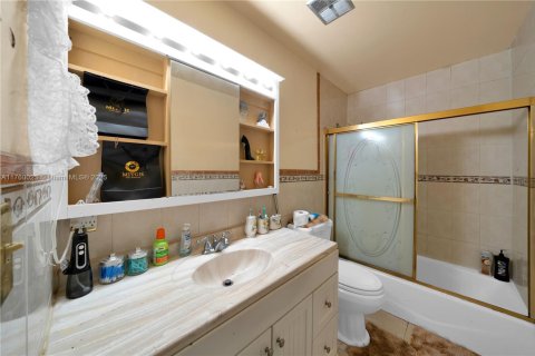 Townhouse in Miami Gardens, Florida 3 bedrooms, 89.19 sq.m. № 1691949 - photo 13
