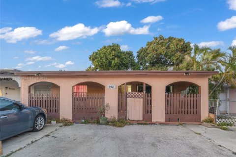 Townhouse in Miami Gardens, Florida 3 bedrooms, 89.19 sq.m. № 1691949 - photo 1