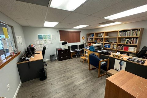 Propiedad comercial en alquiler en Kissimmee, Florida, 484.95 m2 № 1913560 - foto 22