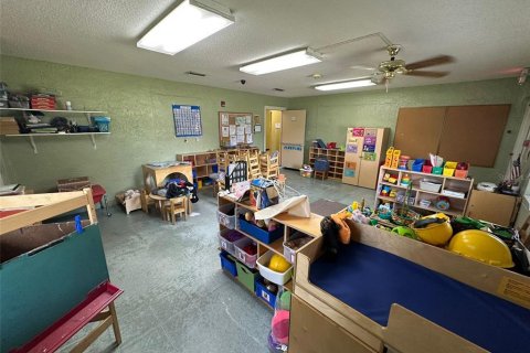 Propiedad comercial en alquiler en Kissimmee, Florida, 484.95 m2 № 1913560 - foto 10