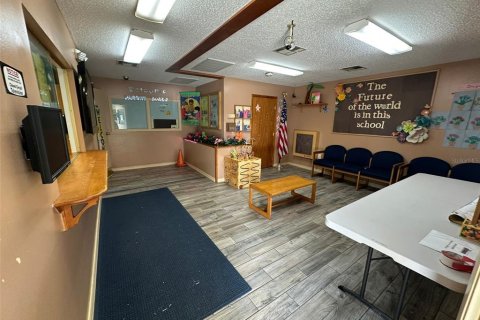 Propiedad comercial en alquiler en Kissimmee, Florida, 484.95 m2 № 1913560 - foto 5