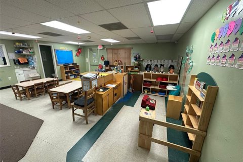 Propiedad comercial en alquiler en Kissimmee, Florida, 484.95 m2 № 1913560 - foto 16