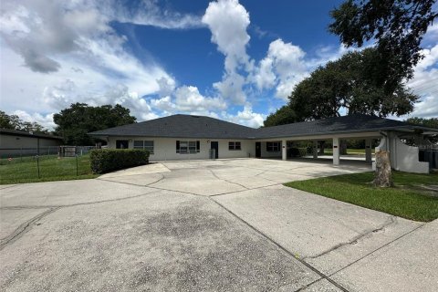 Propiedad comercial en alquiler en Kissimmee, Florida, 484.95 m2 № 1913560 - foto 2