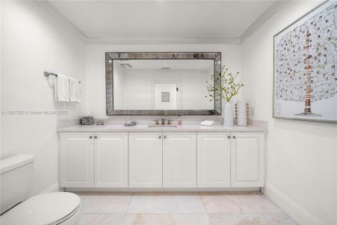 Condominio en venta en Miami, Florida, 5 dormitorios, 504.46 m2 № 1966288 - foto 22