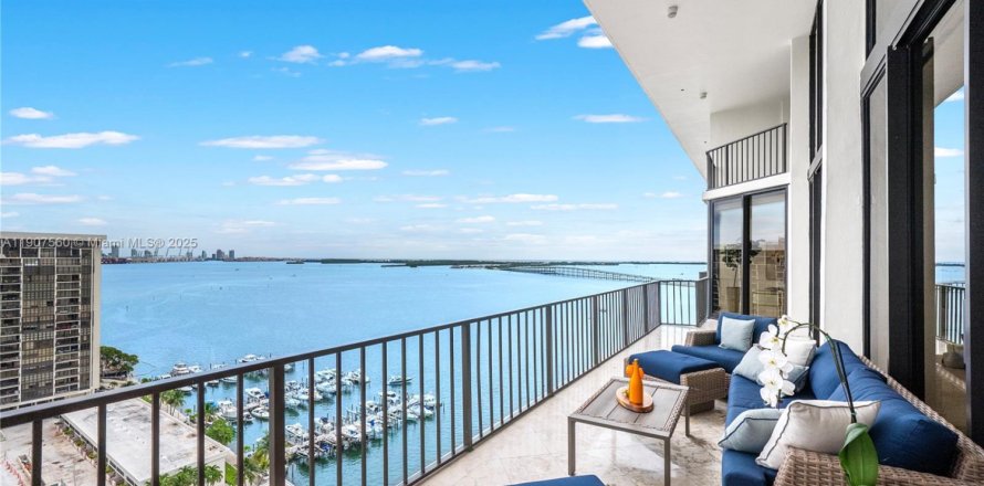 Condominio en Miami, Florida, 5 dormitorios  № 1966288