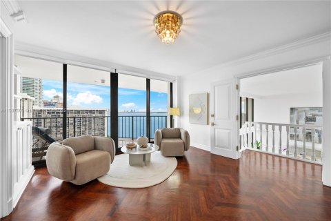 Condominio en venta en Miami, Florida, 5 dormitorios, 504.46 m2 № 1966288 - foto 25