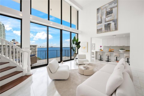 Condominio en venta en Miami, Florida, 5 dormitorios, 504.46 m2 № 1966288 - foto 4