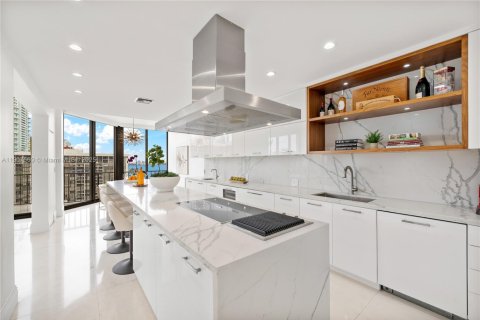 Condominio en venta en Miami, Florida, 5 dormitorios, 504.46 m2 № 1966288 - foto 8