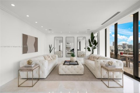 Condominio en venta en Miami, Florida, 5 dormitorios, 504.46 m2 № 1966288 - foto 17