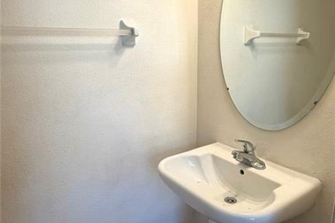 Touwnhouse à louer à Tampa, Floride: 3 chambres, 157.19 m2 № 2433318 - photo 13