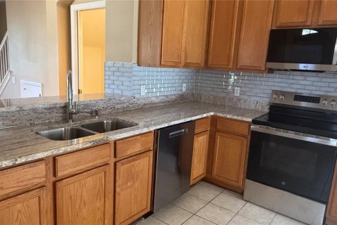 Touwnhouse à louer à Tampa, Floride: 3 chambres, 157.19 m2 № 2433318 - photo 5