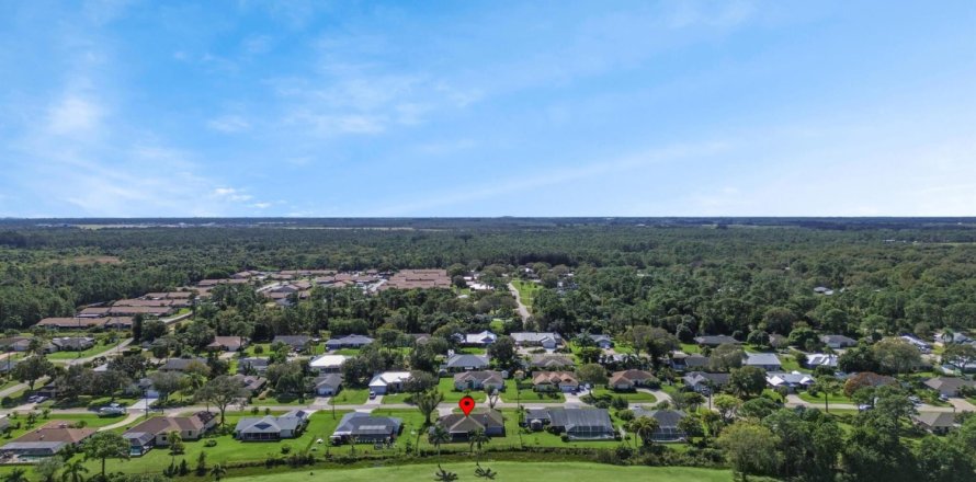 House in Fort Pierce, Florida 3 bedrooms, 166.67 sq.m. № 718746