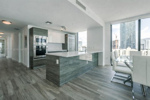 Condo in Miami, Florida, 2 bedrooms  № 2040600 - photo 7