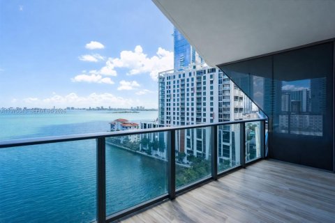 Condo in Miami, Florida, 2 bedrooms  № 2040600 - photo 2