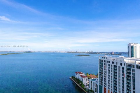 Condo in Miami, Florida, 2 bedrooms  № 2040600 - photo 16