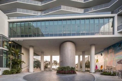 Condo in Miami, Florida, 2 bedrooms  № 2040600 - photo 18