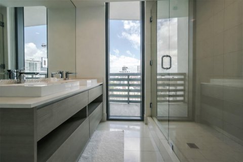 Condo in Miami, Florida, 2 bedrooms  № 2040600 - photo 12