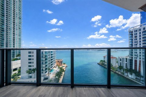 Condo in Miami, Florida, 2 bedrooms  № 2040600 - photo 3