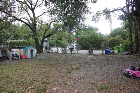 Terreno en venta en Miami, Florida № 2039542 - foto 2