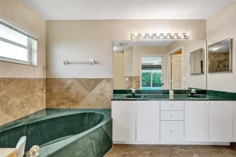 Villa ou maison à vendre à Coconut Creek, Floride: 4 chambres, 196.02 m2 № 2046209 - photo 23