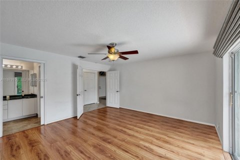 Villa ou maison à vendre à Coconut Creek, Floride: 4 chambres, 196.02 m2 № 2046209 - photo 21