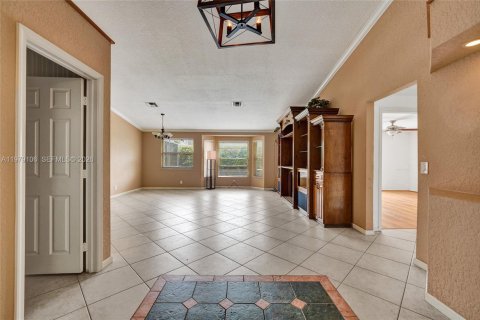 Villa ou maison à vendre à Coconut Creek, Floride: 4 chambres, 196.02 m2 № 2046209 - photo 4