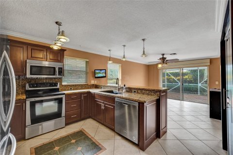 Villa ou maison à vendre à Coconut Creek, Floride: 4 chambres, 196.02 m2 № 2046209 - photo 11