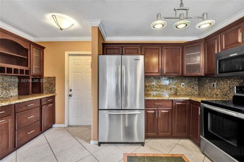 Villa ou maison à vendre à Coconut Creek, Floride: 4 chambres, 196.02 m2 № 2046209 - photo 12